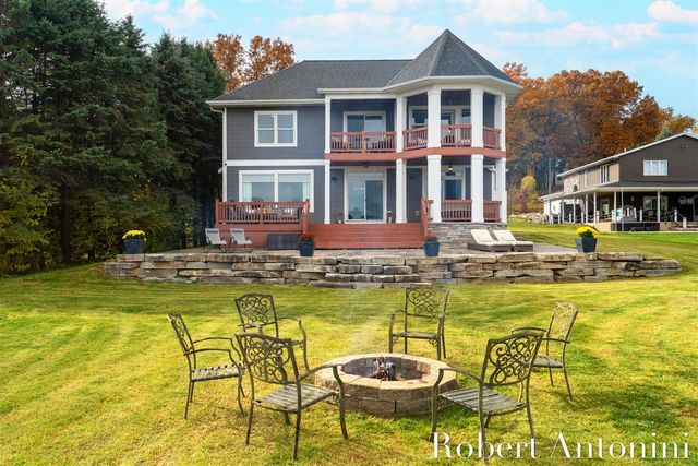 250 Shore Drive, Wayland, MI 49348