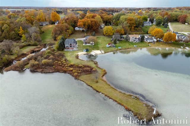 250 Shore Drive, Wayland, MI 49348