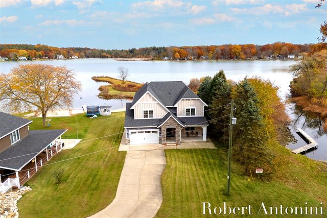 250 Shore Drive, Wayland, MI 49348