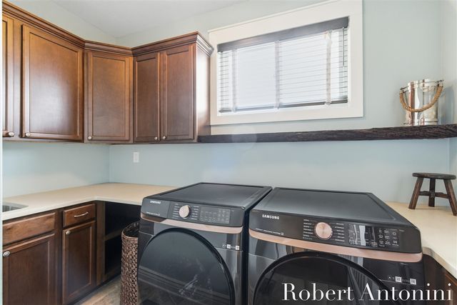 250 Shore Drive, Wayland, MI 49348