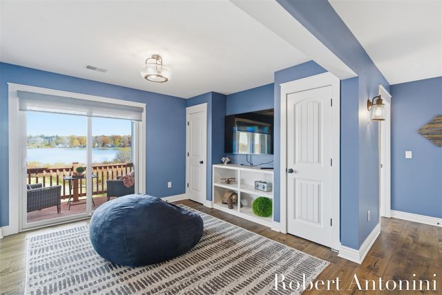 250 Shore Drive, Wayland, MI 49348