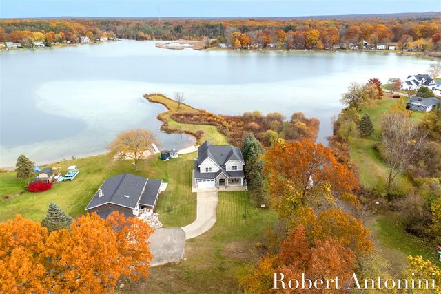 250 Shore Drive, Wayland, MI 49348