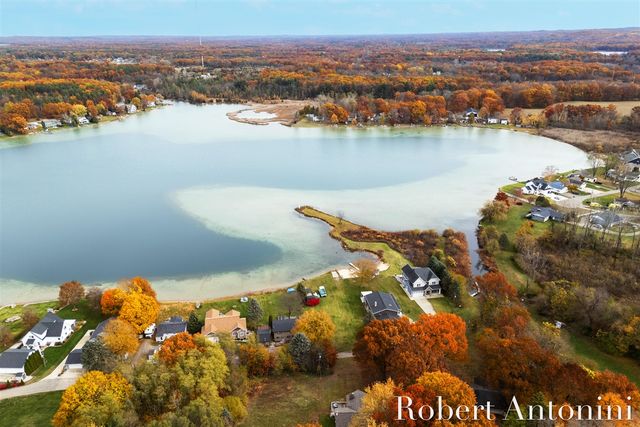 250 Shore Drive, Wayland, MI 49348