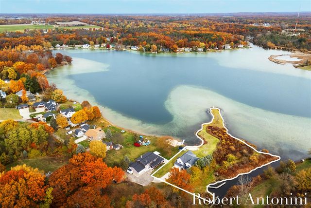 250 Shore Drive, Wayland, MI 49348