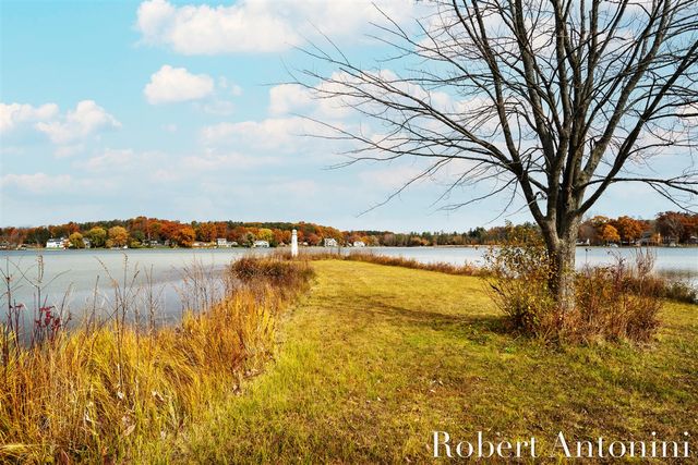250 Shore Drive, Wayland, MI 49348