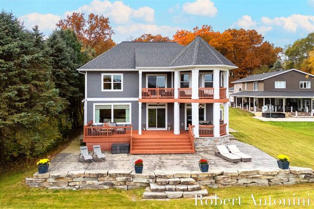 250 Shore Drive, Wayland, MI 49348