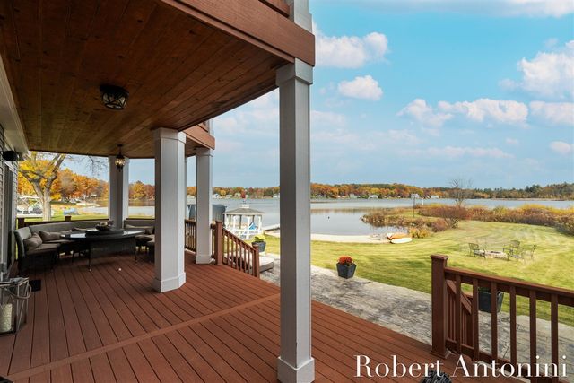 250 Shore Drive, Wayland, MI 49348