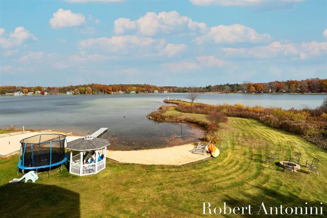 250 Shore Drive, Wayland, MI 49348