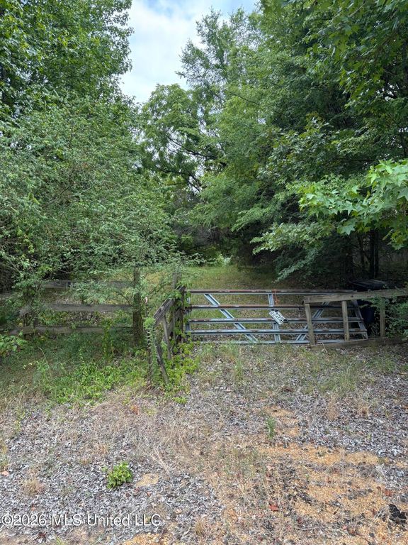 1360 Dallas Road, Sarah, MS 38665 — exterior