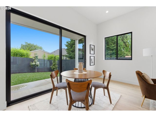 9261 Sw 1ST Ave, Portland, OR 97219