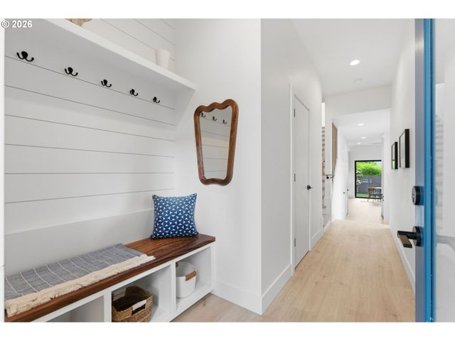 9261 Sw 1ST Ave, Portland, OR 97219