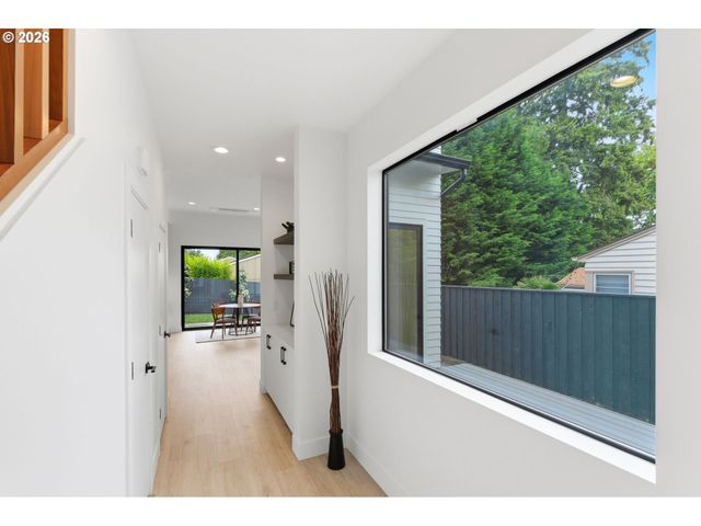 9261 Sw 1ST Ave, Portland, OR 97219