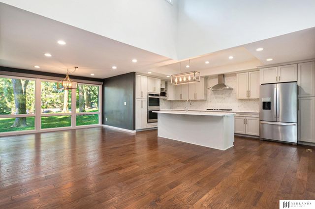 1017 Day Drive, Bellevue, NE 68005