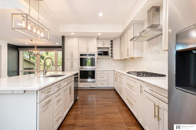 1017 Day Drive, Bellevue, NE 68005