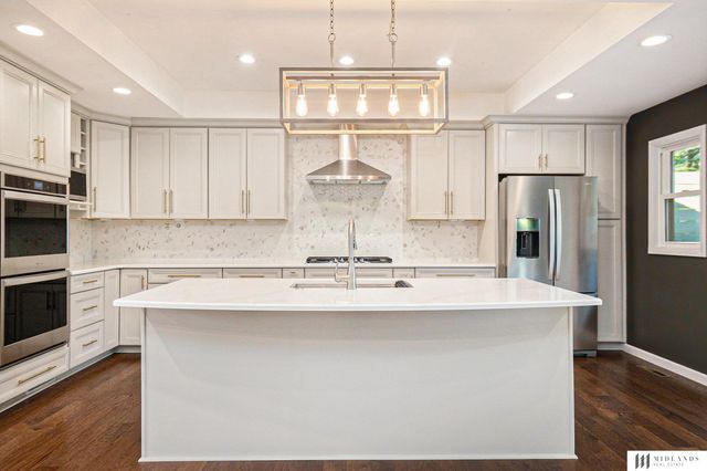 1017 Day Drive, Bellevue, NE 68005