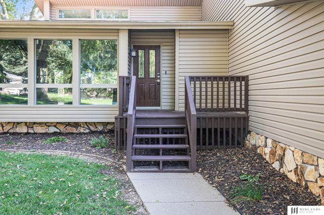 1017 Day Drive, Bellevue, NE 68005