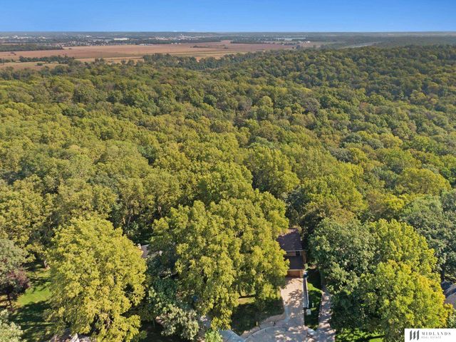 1017 Day Drive, Bellevue, NE 68005