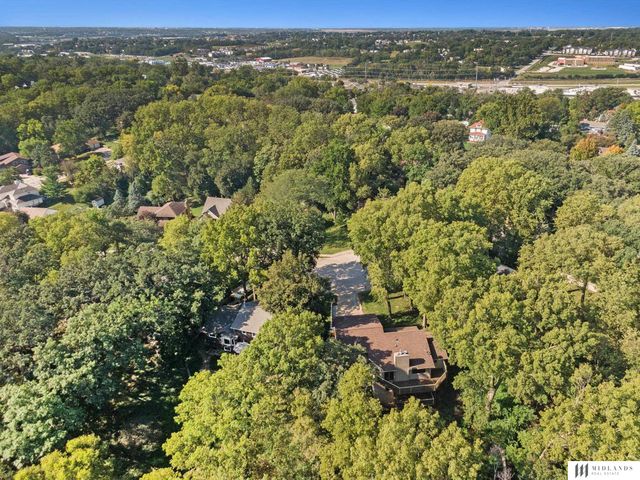 1017 Day Drive, Bellevue, NE 68005