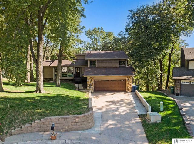 1017 Day Drive, Bellevue, NE 68005