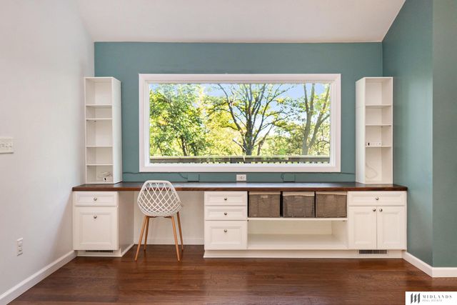 1017 Day Drive, Bellevue, NE 68005