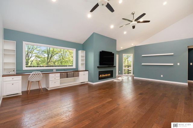 1017 Day Drive, Bellevue, NE 68005