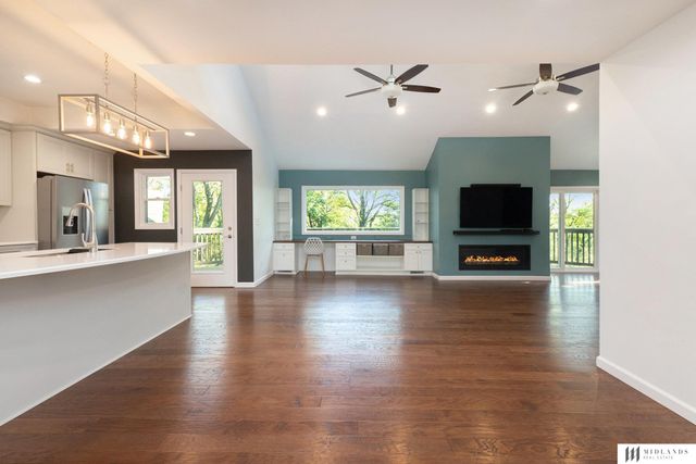 1017 Day Drive, Bellevue, NE 68005