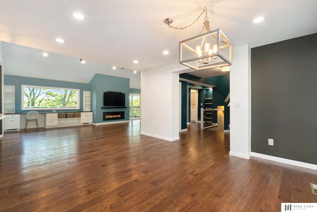 1017 Day Drive, Bellevue, NE 68005