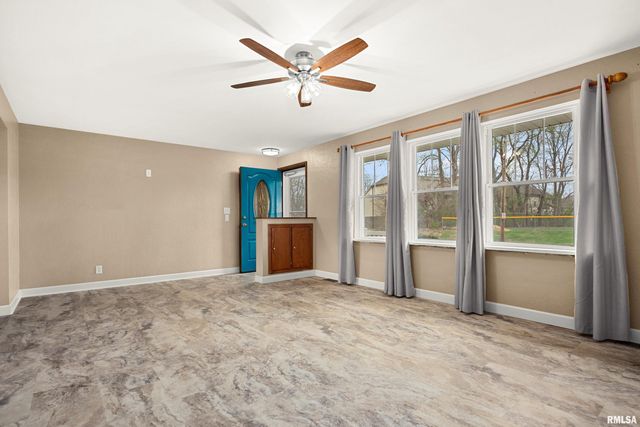1705 W LAKE Avenue, Peoria, IL 61614