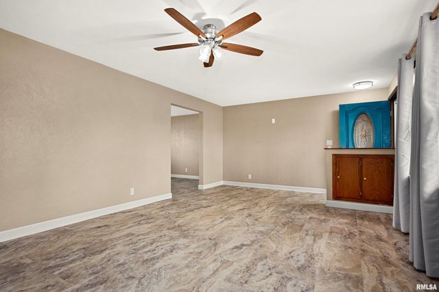 1705 W LAKE Avenue, Peoria, IL 61614