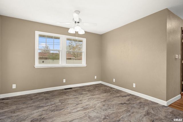 1705 W LAKE Avenue, Peoria, IL 61614