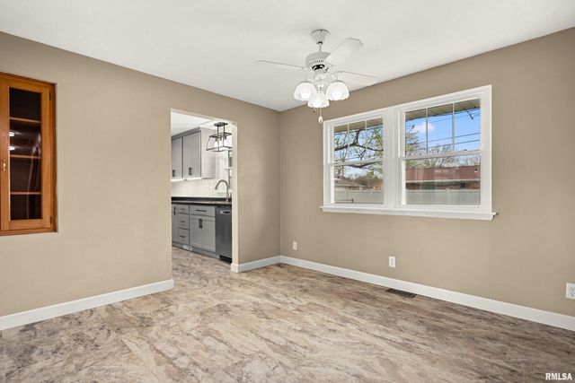 1705 W LAKE Avenue, Peoria, IL 61614