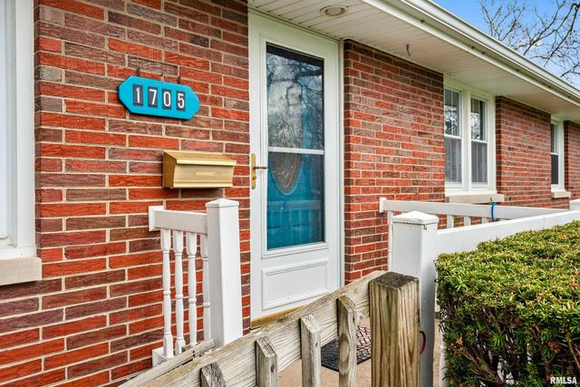 1705 W LAKE Avenue, Peoria, IL 61614
