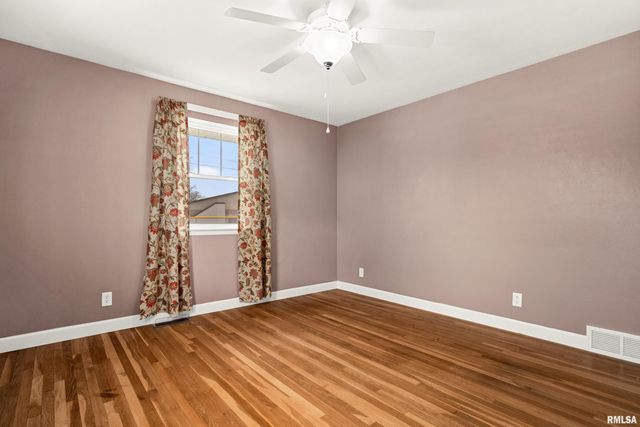 1705 W LAKE Avenue, Peoria, IL 61614