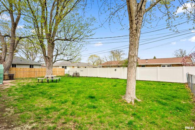 1705 W LAKE Avenue, Peoria, IL 61614