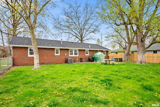 1705 W LAKE Avenue, Peoria, IL 61614