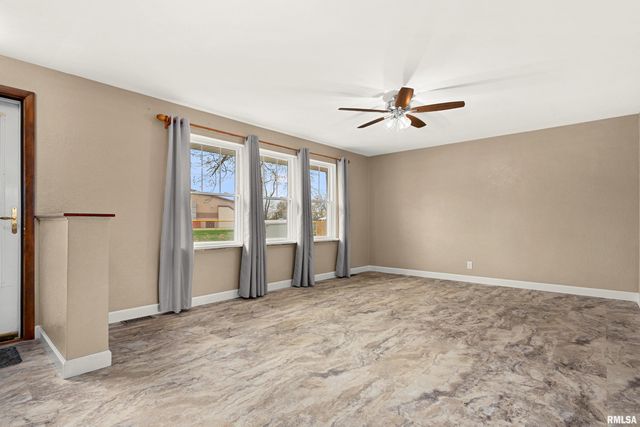 1705 W LAKE Avenue, Peoria, IL 61614