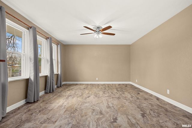 1705 W LAKE Avenue, Peoria, IL 61614