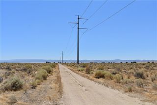 10500 W Avenue B-2, Lancaster, CA 93536