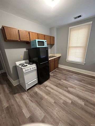 818 SE Riverside Drive, Evansville, IN 47713