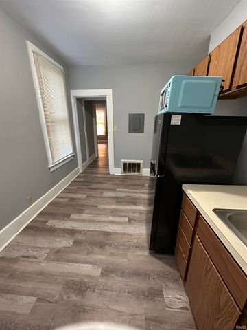 818 SE Riverside Drive, Evansville, IN 47713