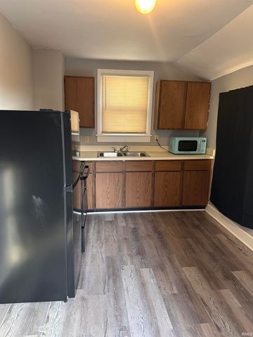 818 SE Riverside Drive, Evansville, IN 47713