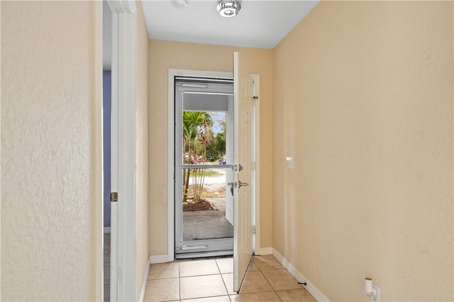 1430 26th Court SW, Vero Beach, FL 32962