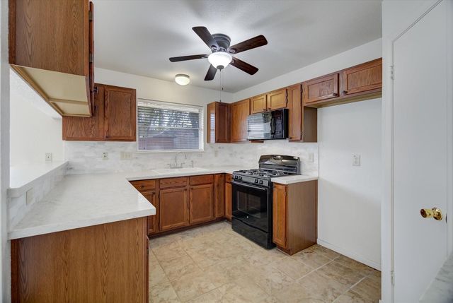 2606 Old Oak Lane, Kingwood, TX 77339