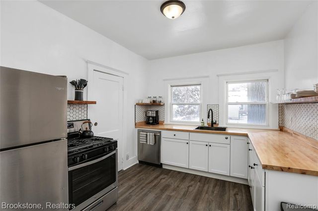 366 W Bennett Avenue, Ferndale, MI 48220