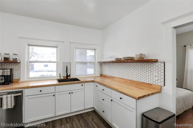 366 W Bennett Avenue, Ferndale, MI 48220