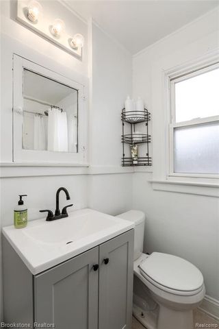 366 W Bennett Avenue, Ferndale, MI 48220