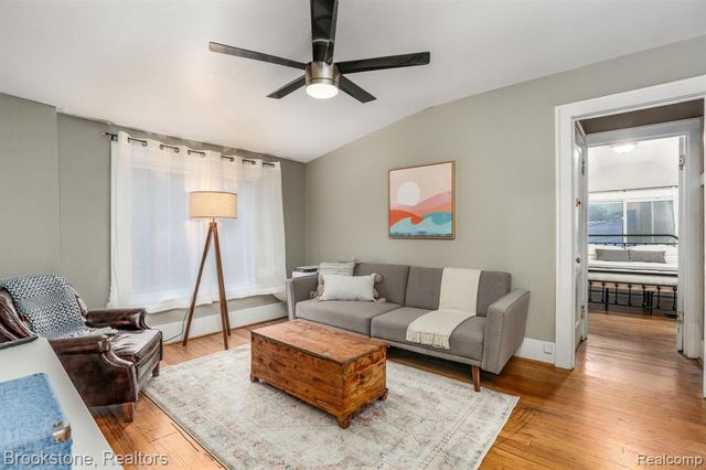 366 W Bennett Avenue, Ferndale, MI 48220