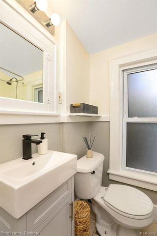 366 W Bennett Avenue, Ferndale, MI 48220