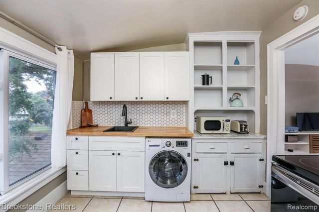 366 W Bennett Avenue, Ferndale, MI 48220