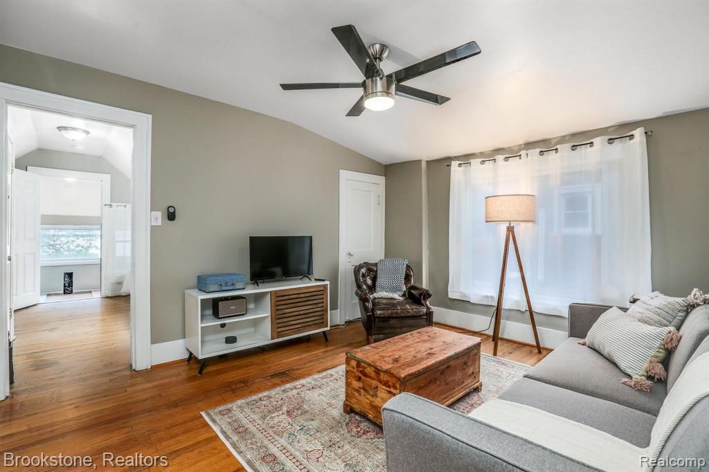 366 W Bennett Avenue, Ferndale, MI 48220